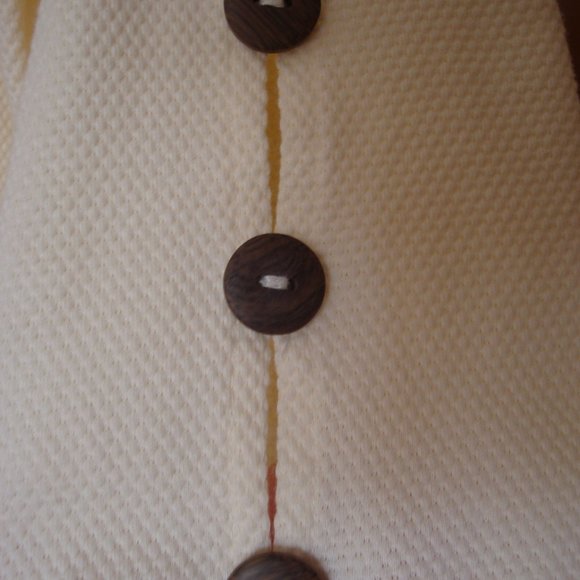 Woman's top button accents - Picture 2 of 3